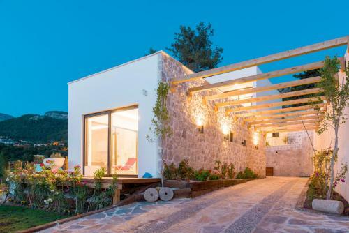 Villa White House
