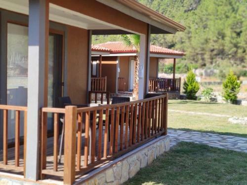 Bed & Breakfast Derin Bungalov