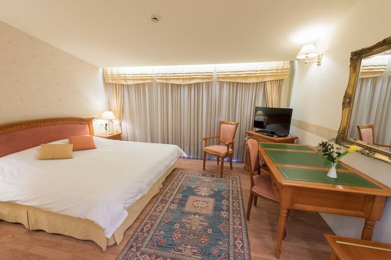 Hotel Poseidon Palace