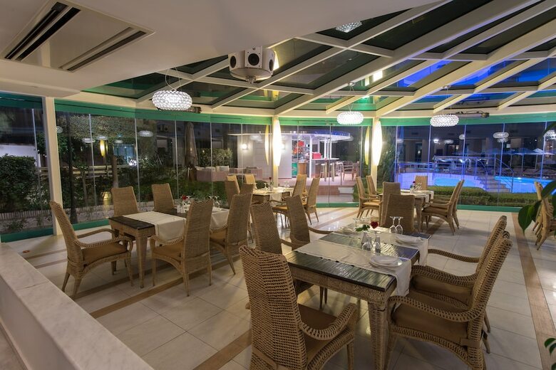 Hotel Poseidon Palace