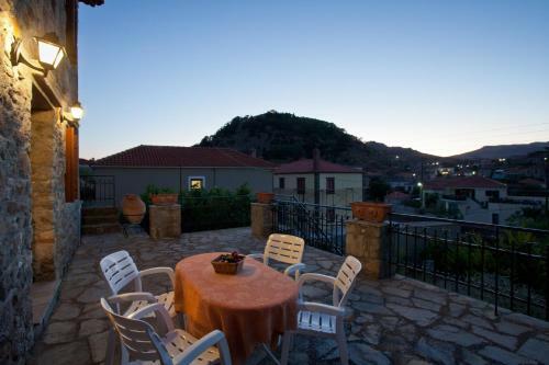 Villa Stone Houses