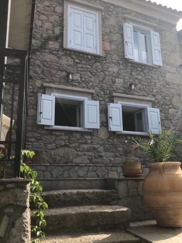 Villa Stone Houses