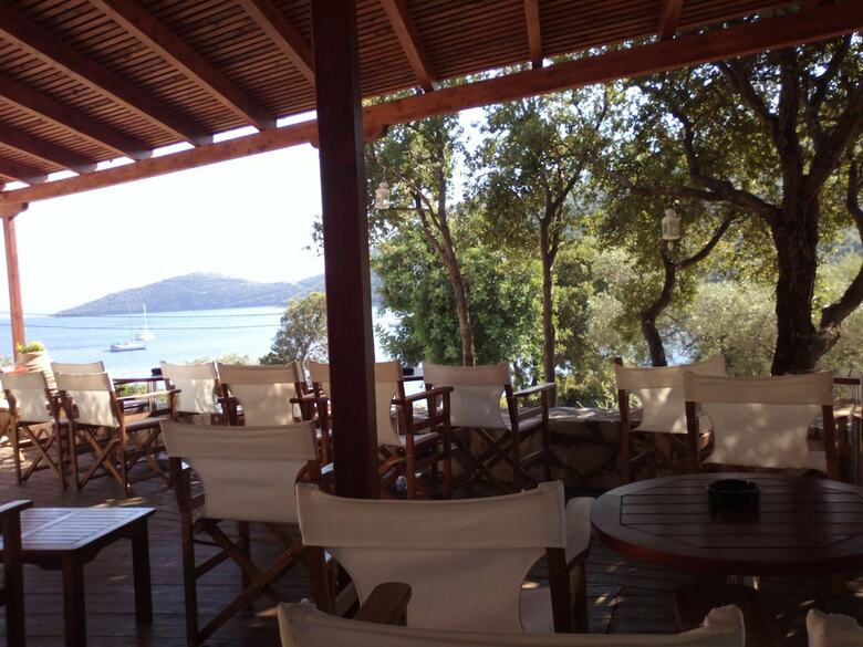 Mikros Gialos Apartments