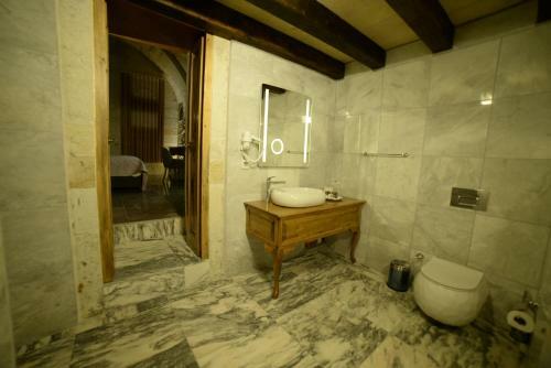 Crassus Cave Hotel