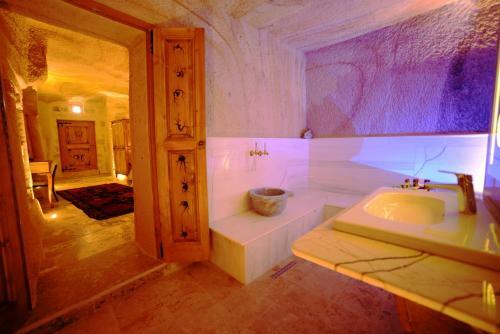 Crassus Cave Hotel