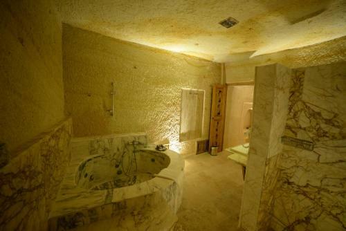 Crassus Cave Hotel
