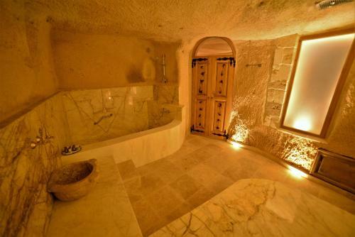 Crassus Cave Hotel