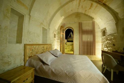 Crassus Cave Hotel