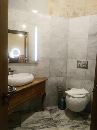 Crassus Cave Hotel