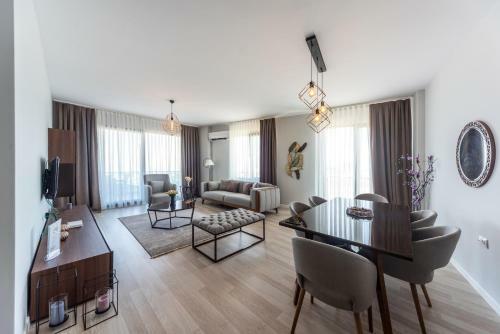 Hotel Green Hills Suites