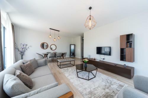 Hotel Green Hills Suites