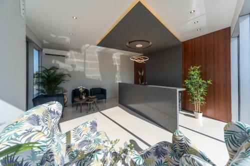 Hotel Green Hills Suites