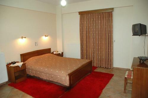 Hostal Aroanios Hotel