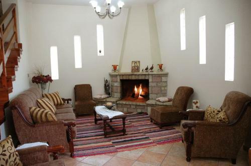 Hostal Aroanios Hotel