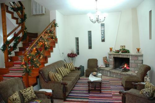 Hostal Aroanios Hotel