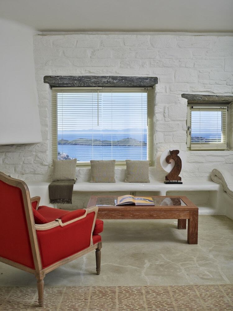 Hotel Aigis Suites