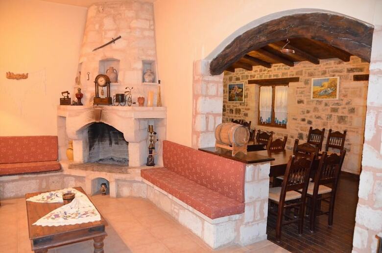 Apartamentos Ellinospito