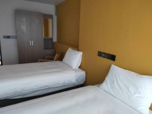 Hotel Comin' Place