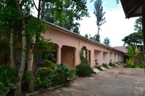 Serene Mountain Lodge