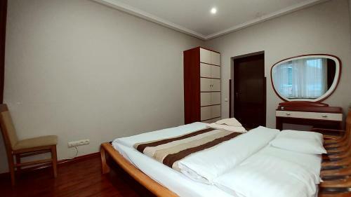 Apartamento Three Bedroom. 54 Khreshchatyk St. Centre Of Kiev