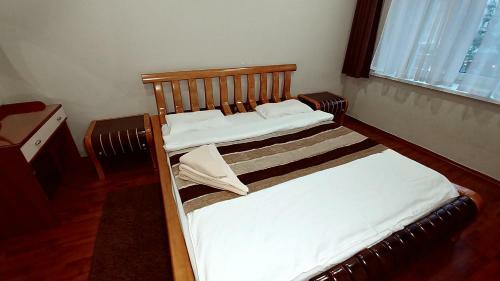 Apartamento Three Bedroom. 54 Khreshchatyk St. Centre Of Kiev