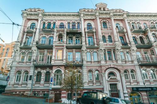 V&v Luxury Apartments (Arena City,maydan)