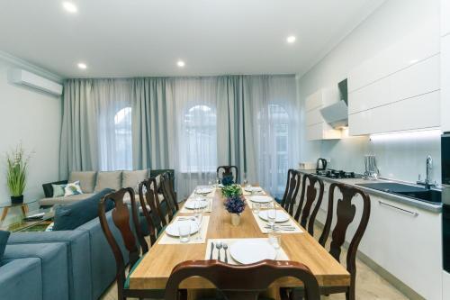 V&v Luxury Apartments (Arena City,maydan)