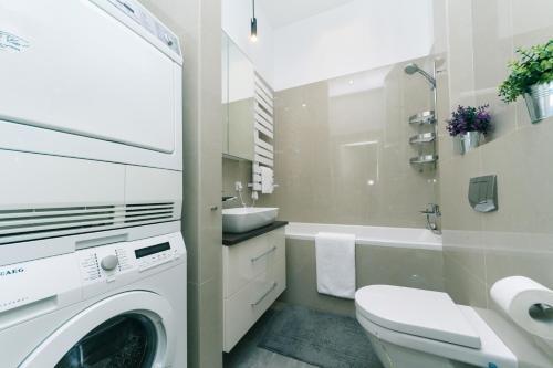 V&v Luxury Apartments (Arena City,maydan)