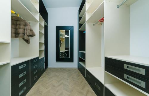 V&v Luxury Apartments (Arena City,maydan)