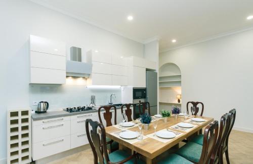 V&v Luxury Apartments (Arena City,maydan)