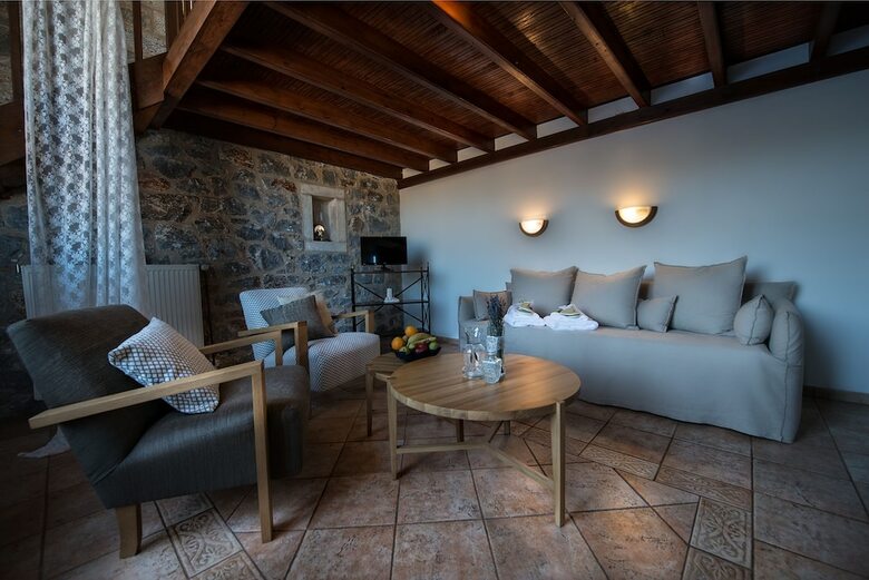 Hotel Limeni Village