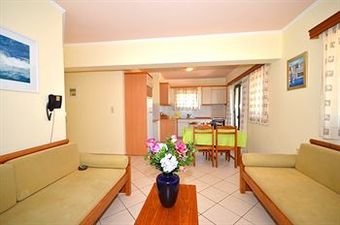 Aparthotel Aloni Suites