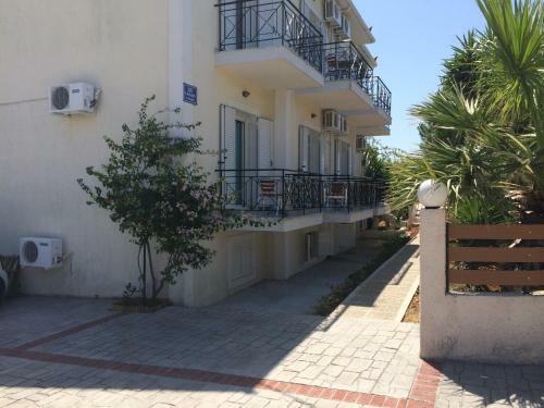 Iris Apartments