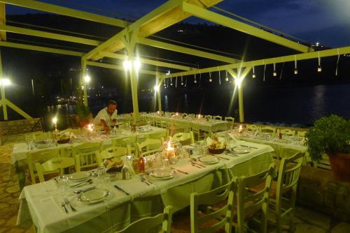 Hostal Kourmas Rooms