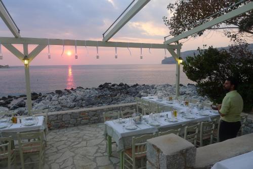 Hostal Kourmas Rooms