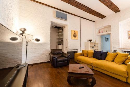 Designer Single Bedroom City Center Apartment