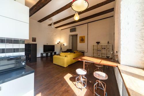 Designer Single Bedroom City Center Apartment