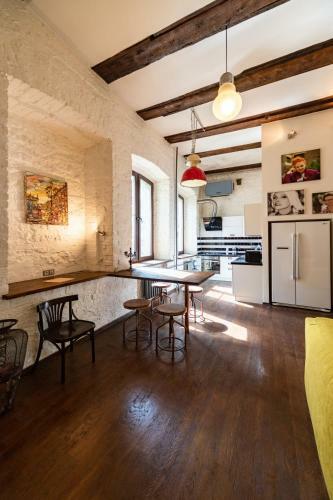 Designer Single Bedroom City Center Apartment