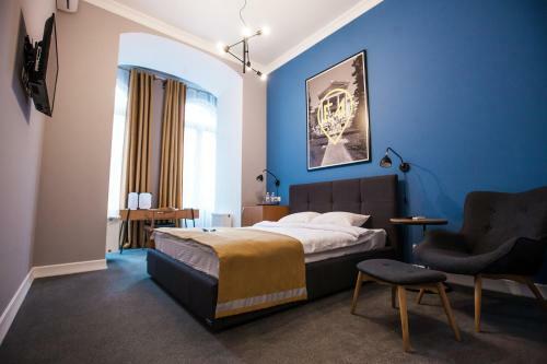 E4 Hotel