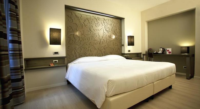 Hotel Diplomatic