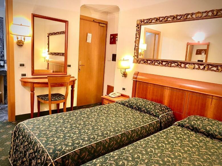 Hotel Champagne Palace