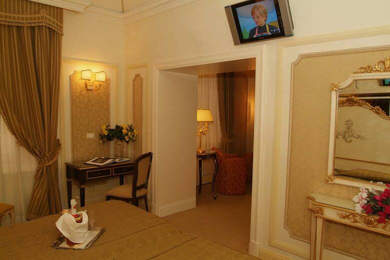 Hotel Champagne Palace