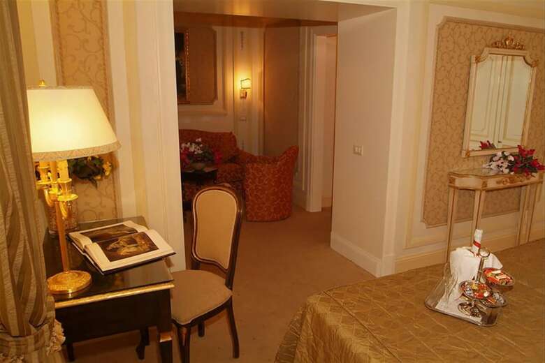 Hotel Champagne Palace