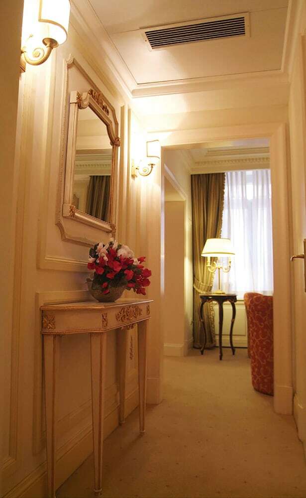 Hotel Champagne Palace