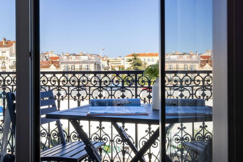 Hotel Crisol Lumi�re