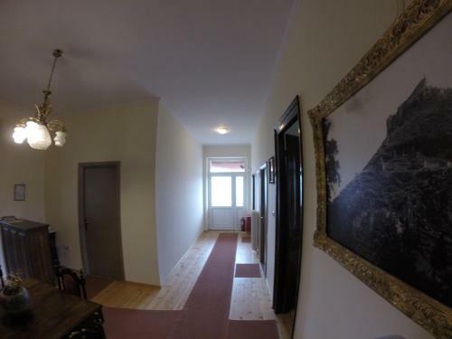 Hostal Mystras Castle Town