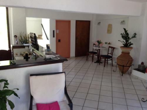 Hostal Oinoi Hotel