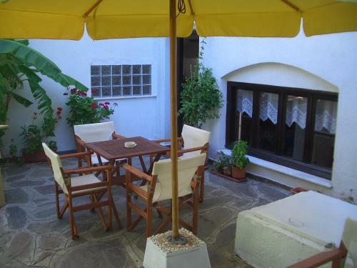 Hostal Oinoi Hotel
