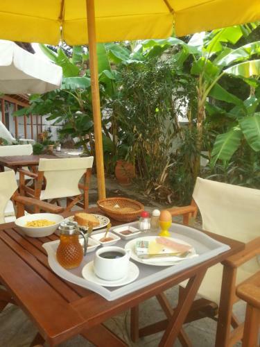 Hostal Oinoi Hotel
