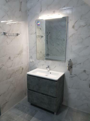 Apartamento Uzhorod 3 Room Lovely House